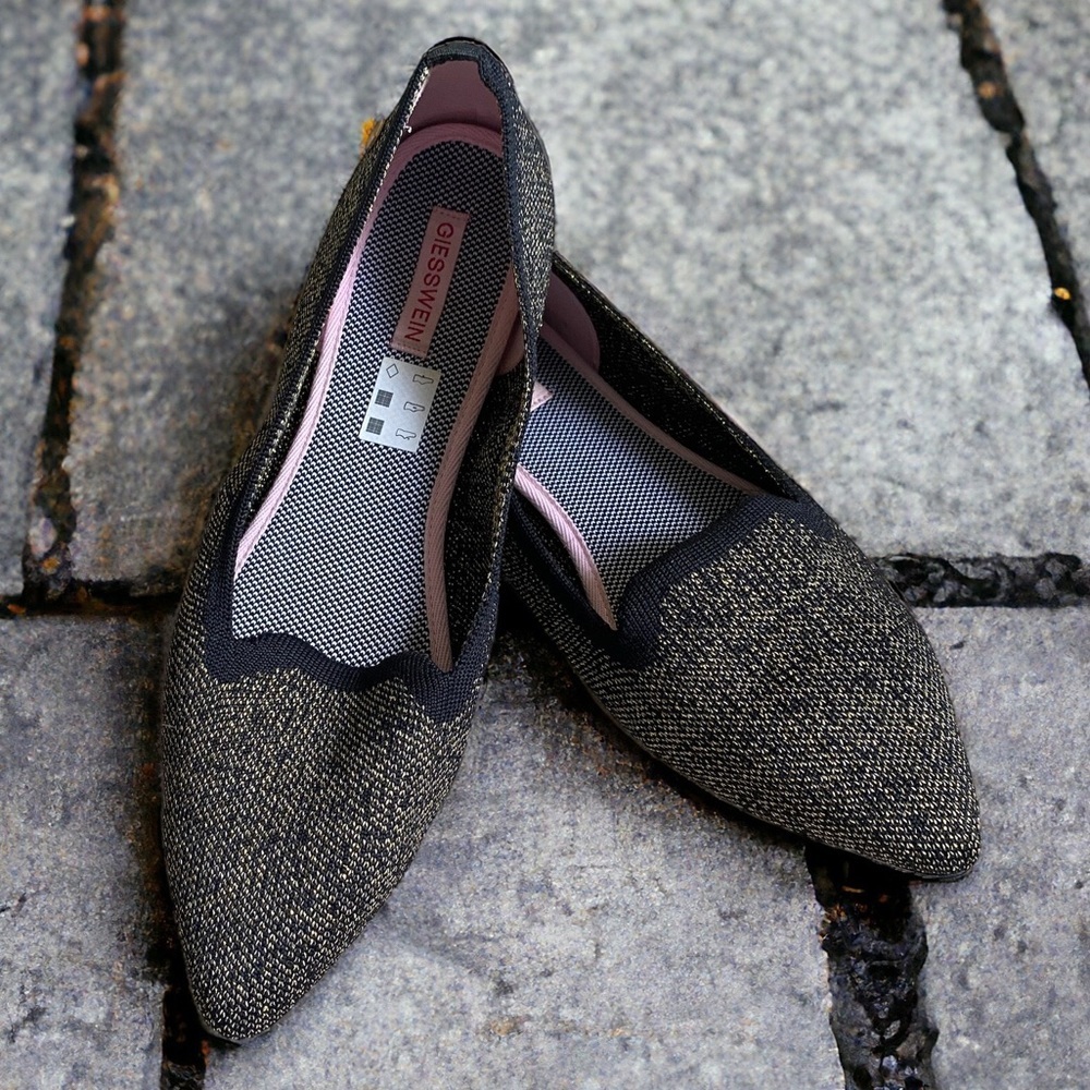 NWOT Giesswein flats gold black knit